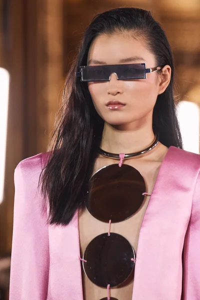 Look 60